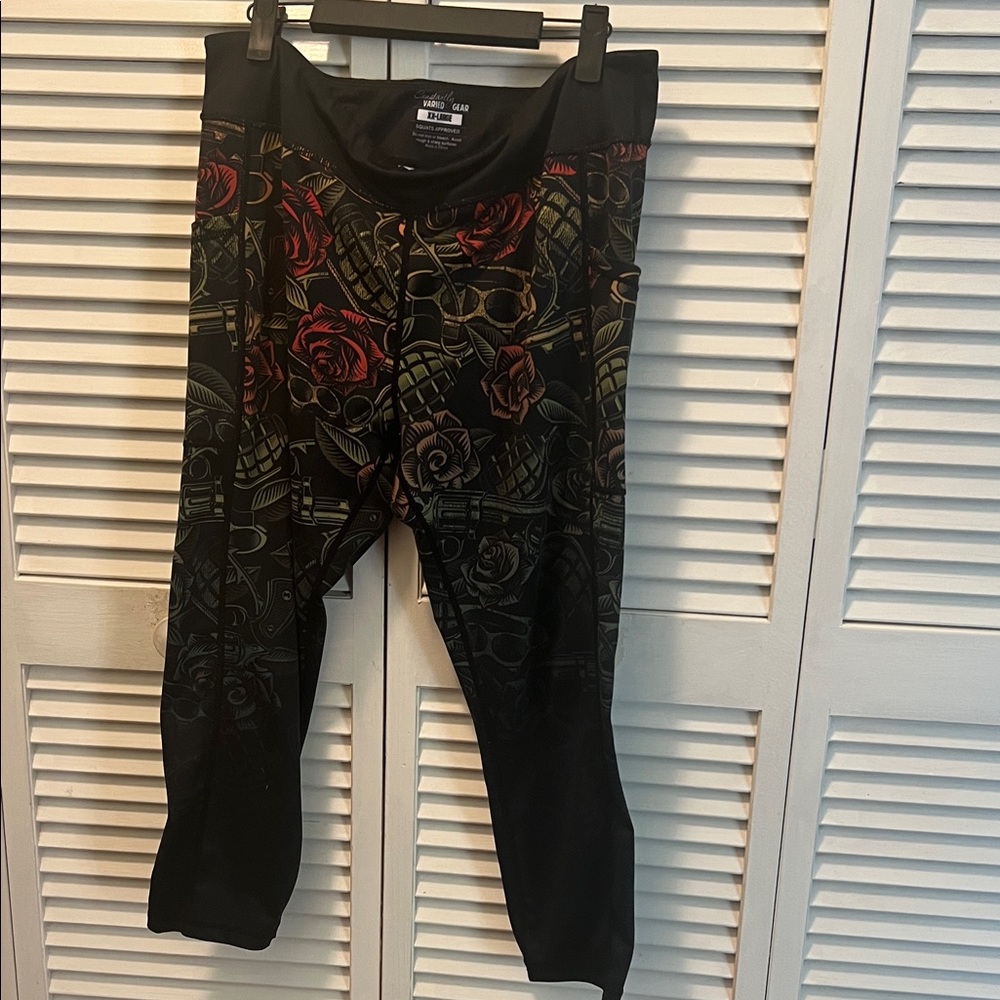 #1399=Constantly VARIED GEAR XXL-Black Floral Patterned Leggings